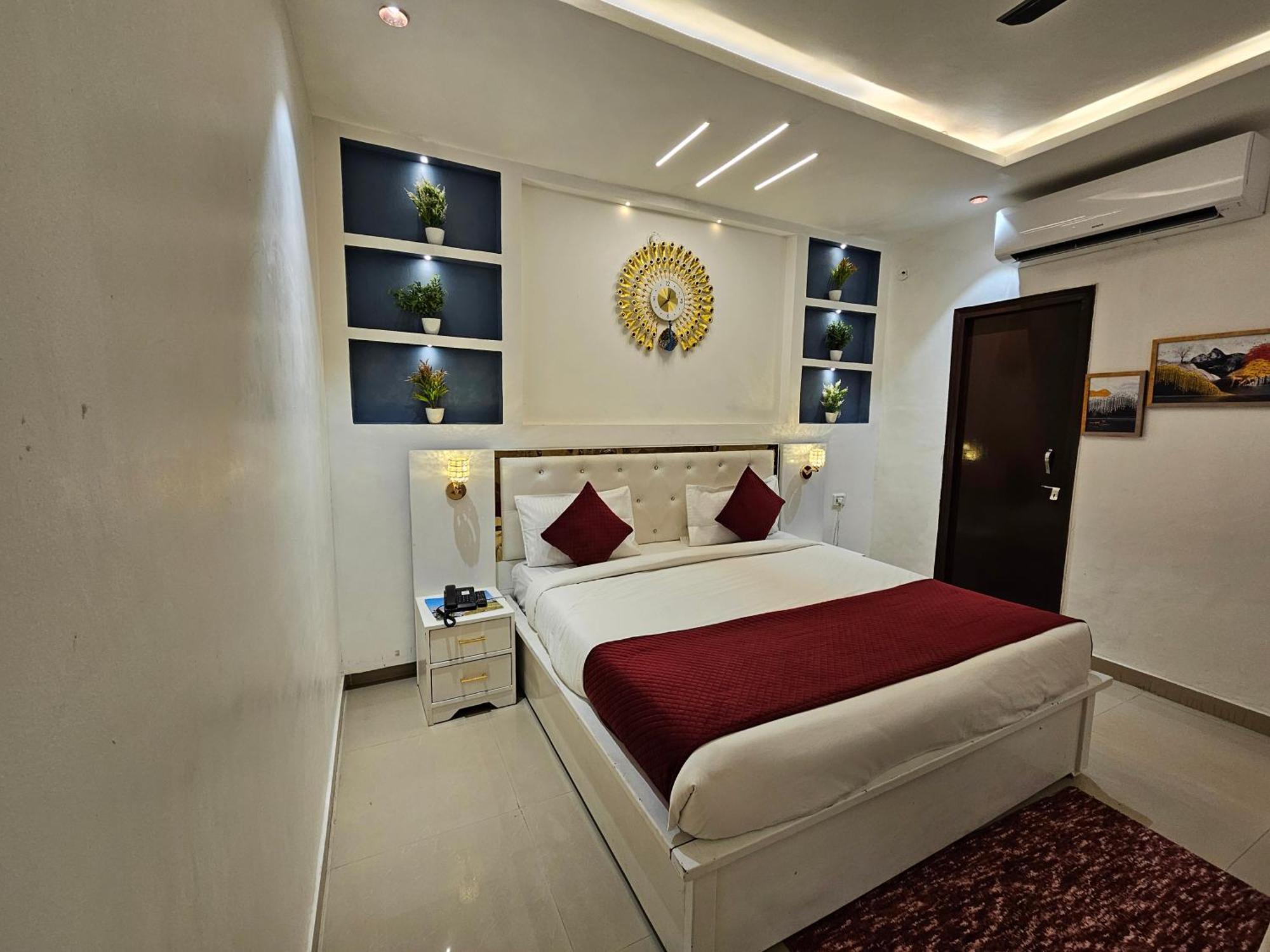 Elegance Resort Vrindāvan Esterno foto