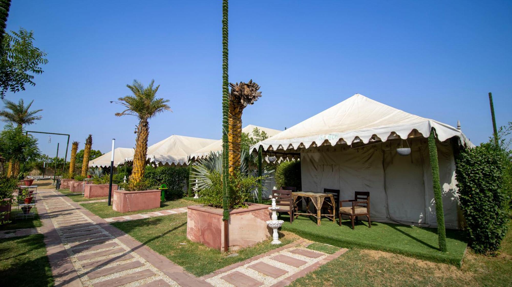 Elegance Resort Vrindāvan Esterno foto