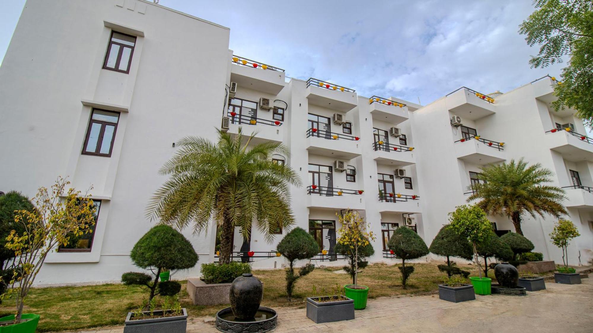 Elegance Resort Vrindāvan Esterno foto