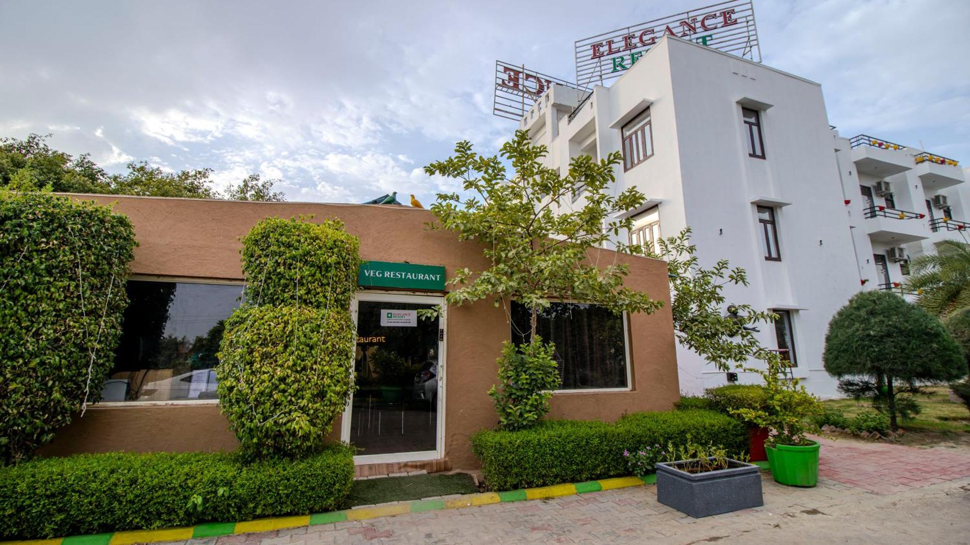 Elegance Resort Vrindāvan Esterno foto