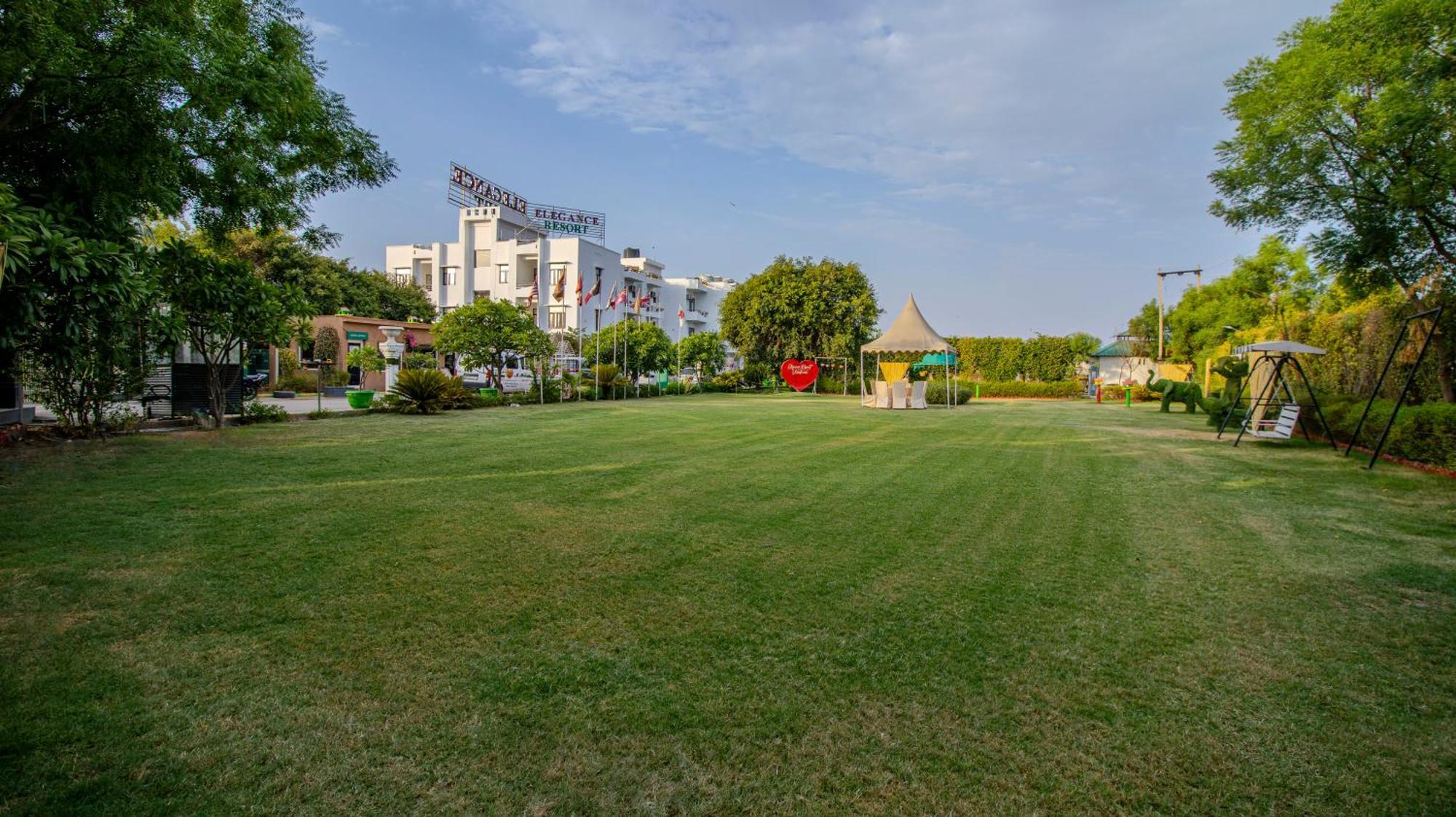 Elegance Resort Vrindāvan Esterno foto