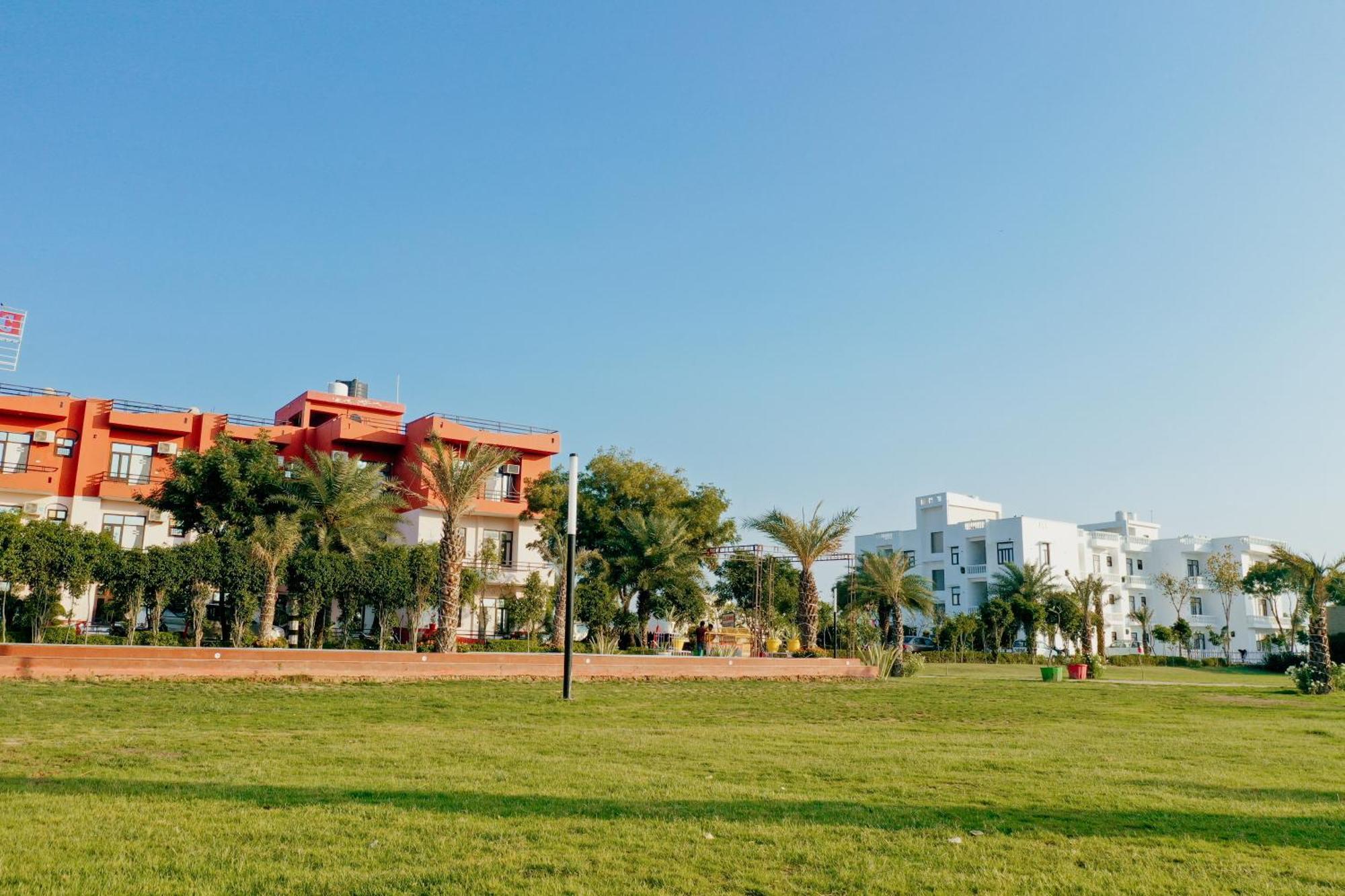 Elegance Resort Vrindāvan Esterno foto