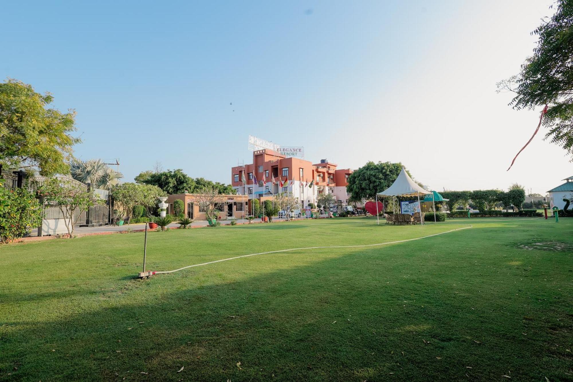 Elegance Resort Vrindāvan Esterno foto
