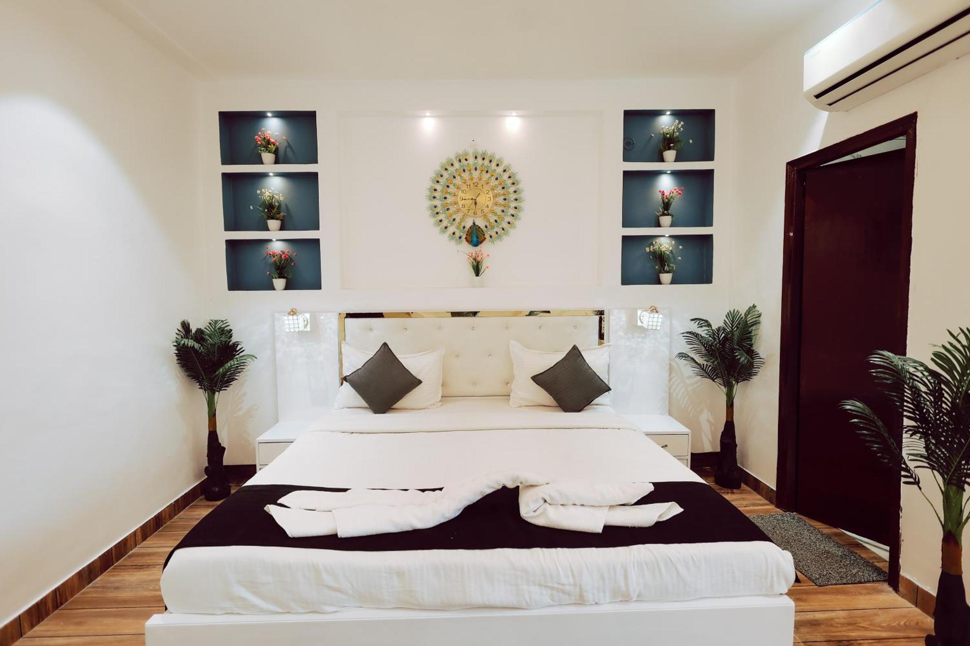 Elegance Resort Vrindāvan Esterno foto