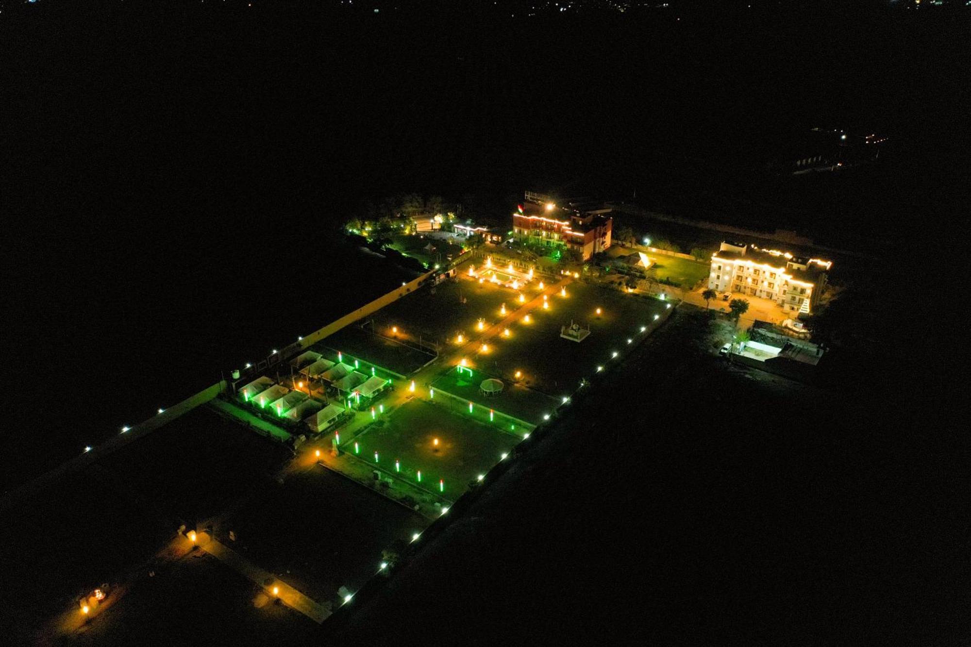 Elegance Resort Vrindāvan Esterno foto